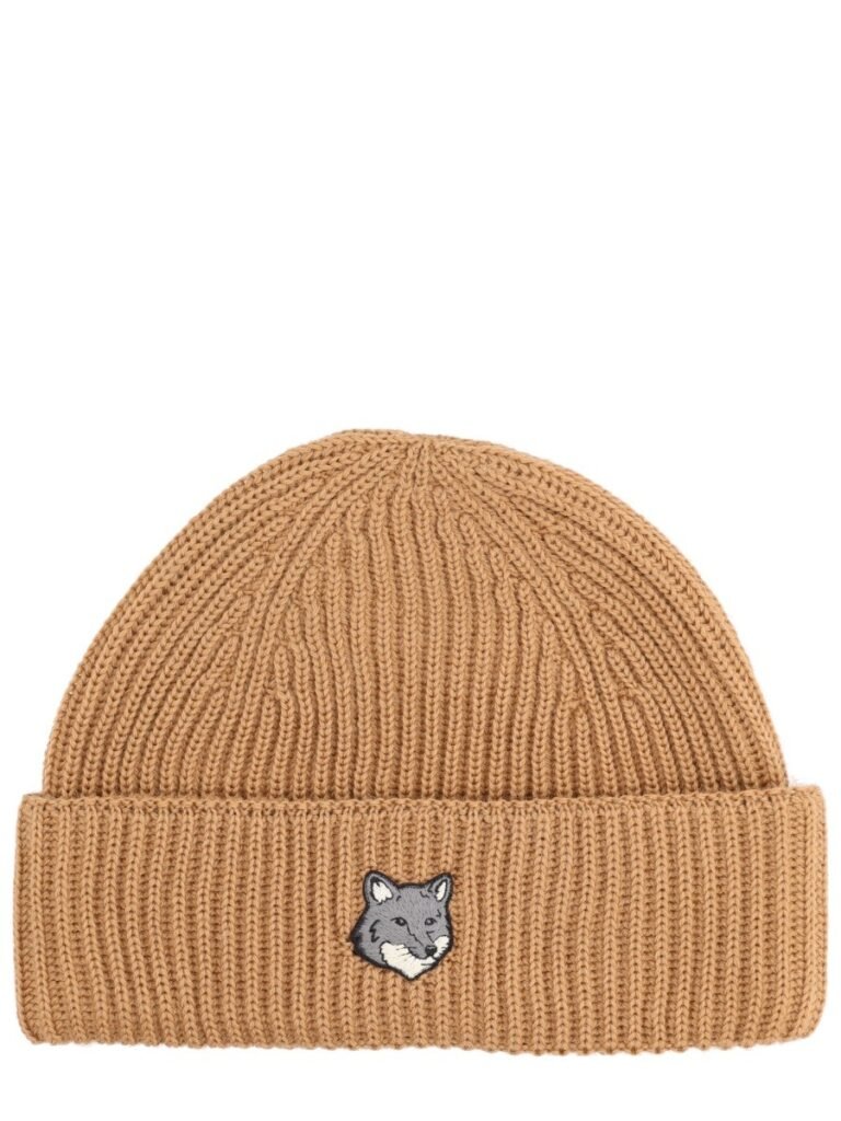 BEANIE WITH FOX PATCH