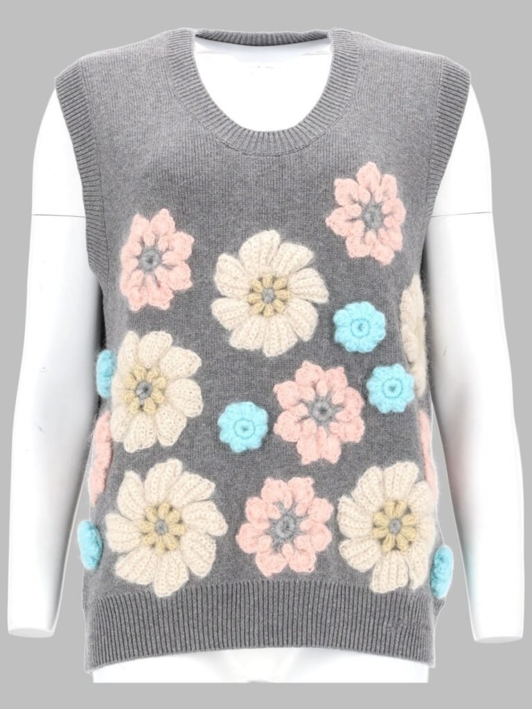 GILET CON APPLICAZIONI FLOREALI