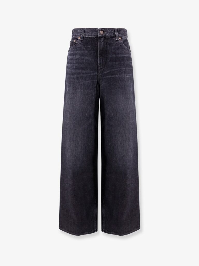 Jeans with iconic leather logo tag