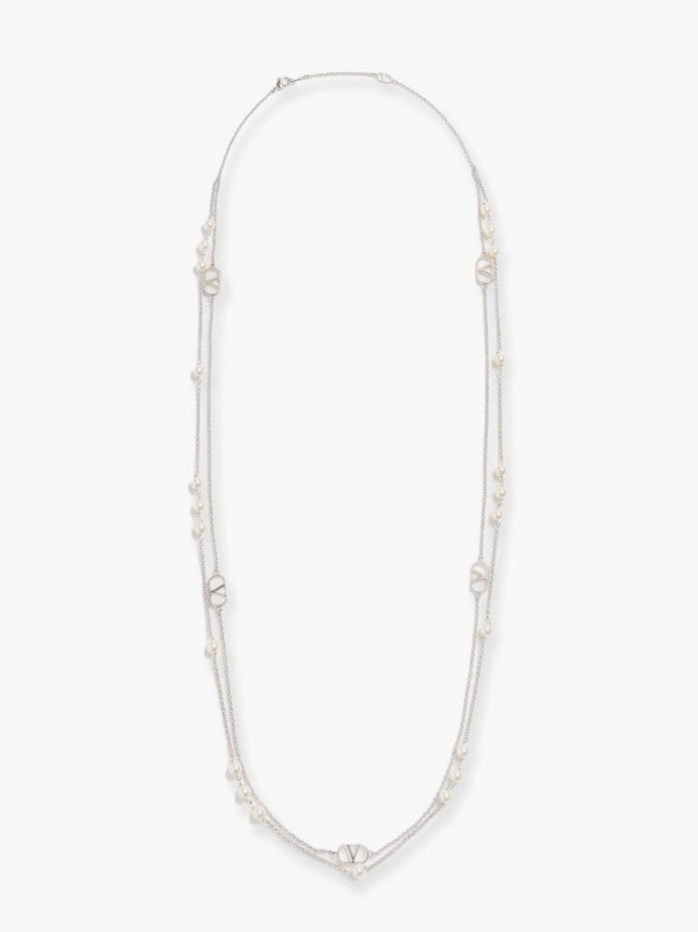 Metal necklace with silver finishes
