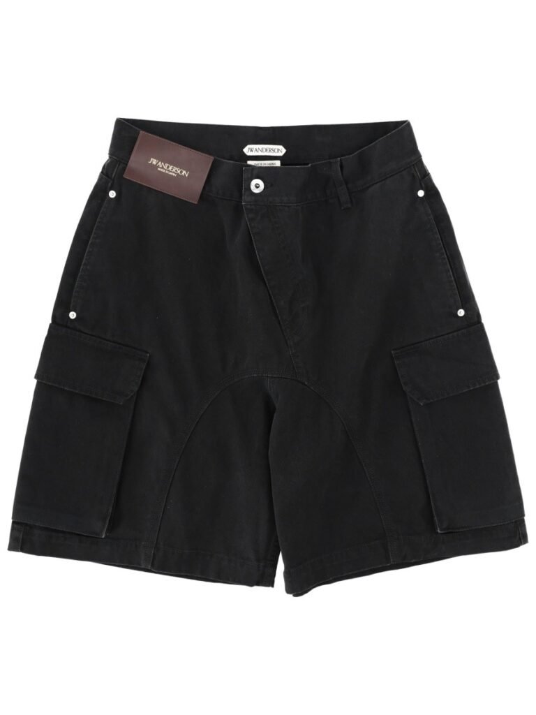 SHORTS WITH LOGO PATCH