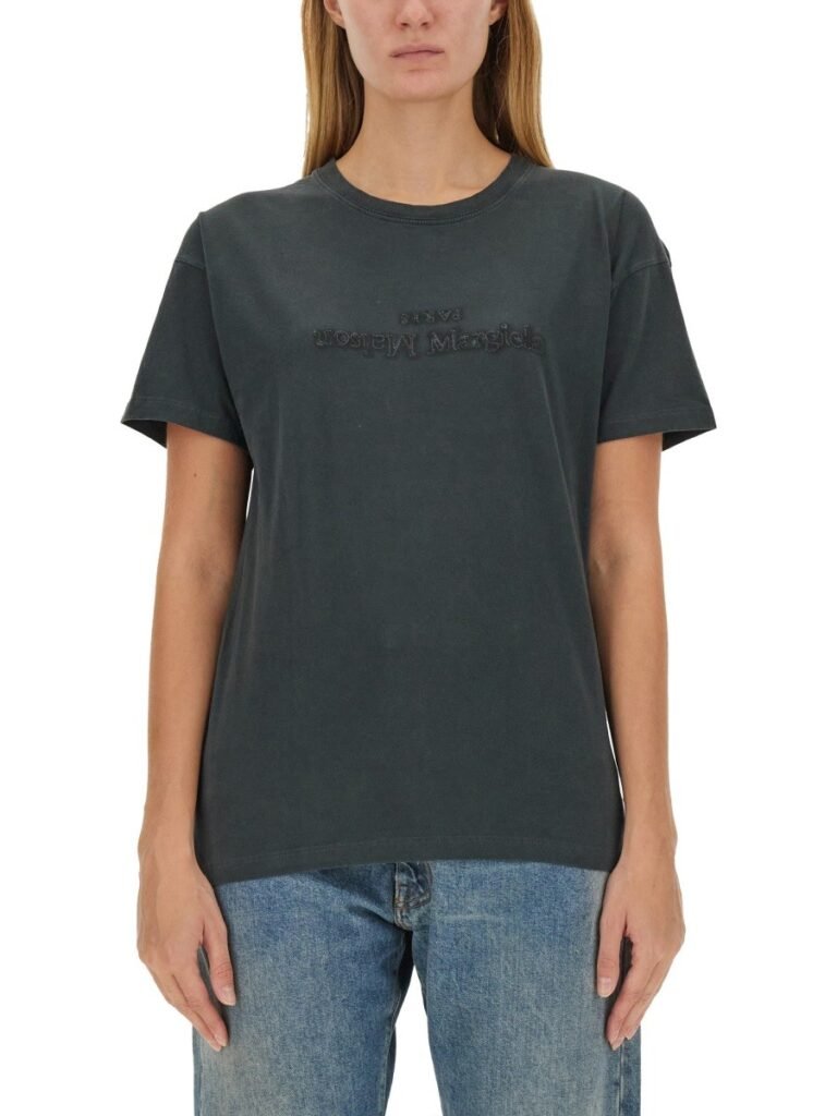 T-SHIRT WITH LOGO