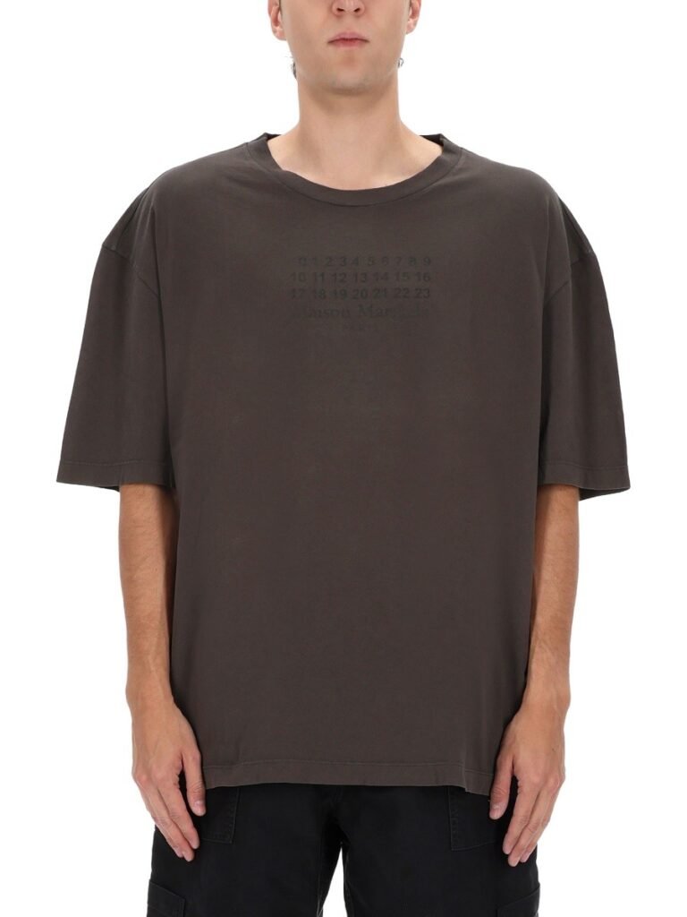 T-SHIRT WITH LOGO