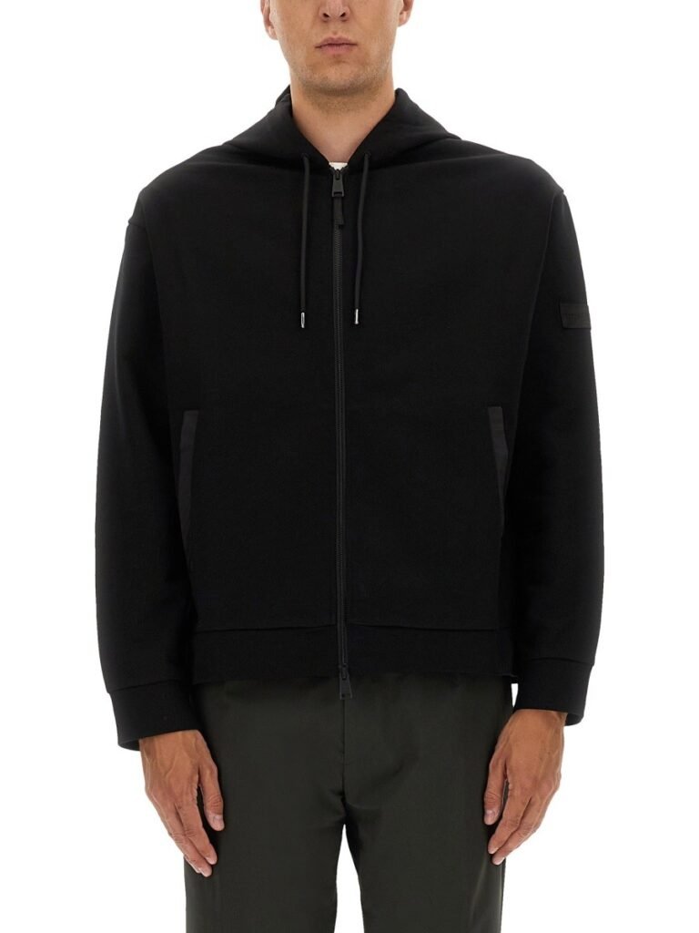 ZIP SWEATSHIRT.