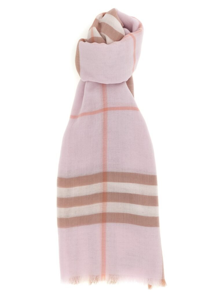 Giant' scarf