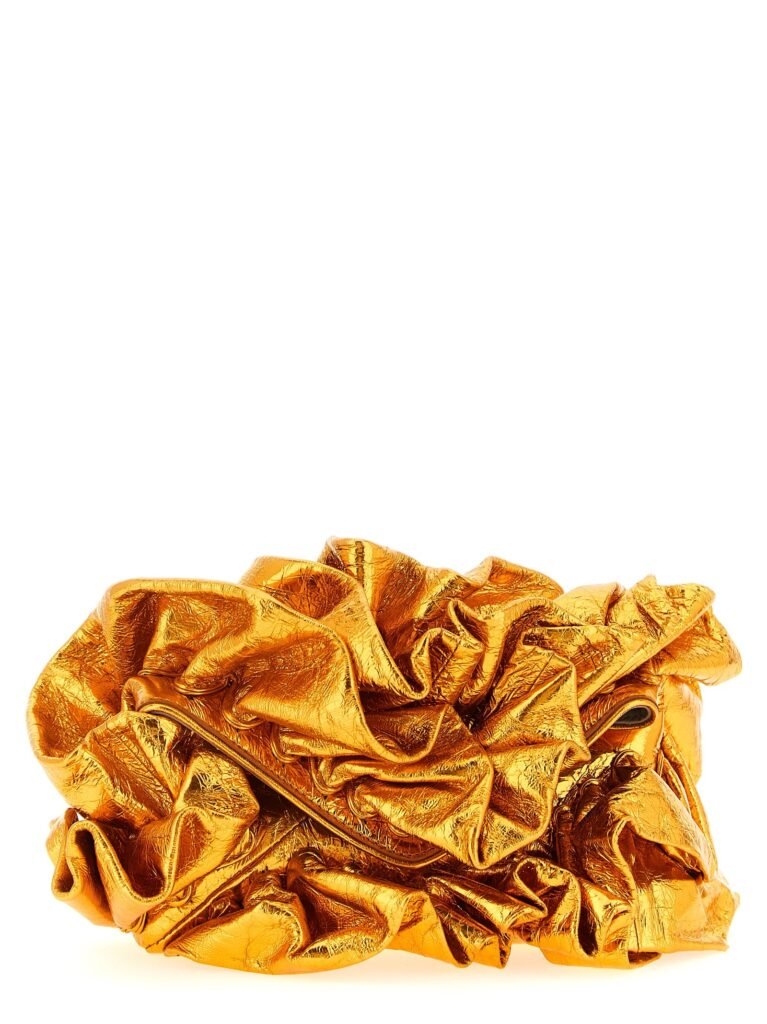 Ruffle' clutch