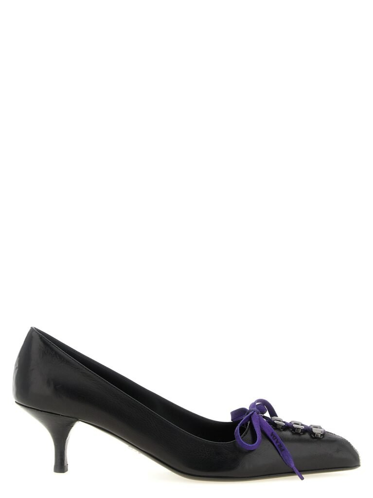 Leather pumps with laces