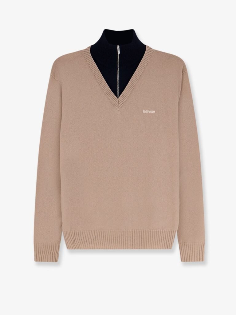 Cashmere sweater with logo inlay