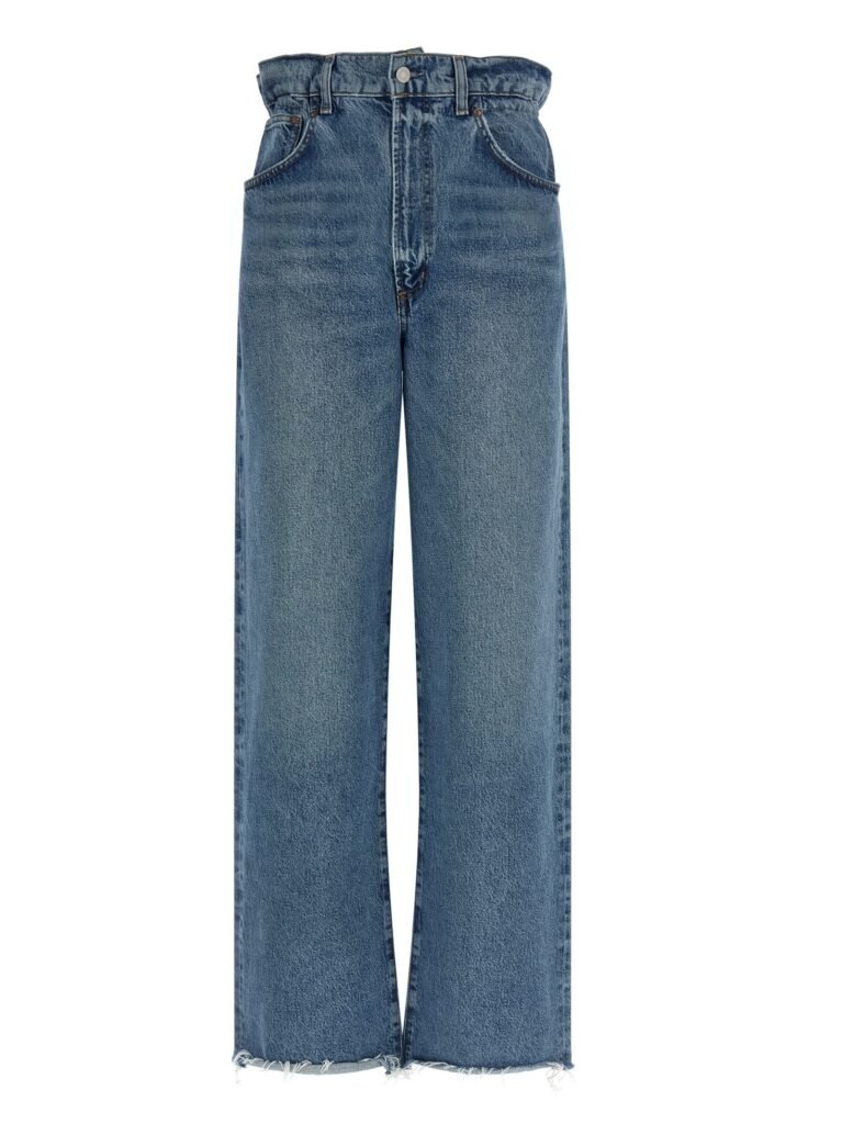 Lyonne in outbreak' jeans