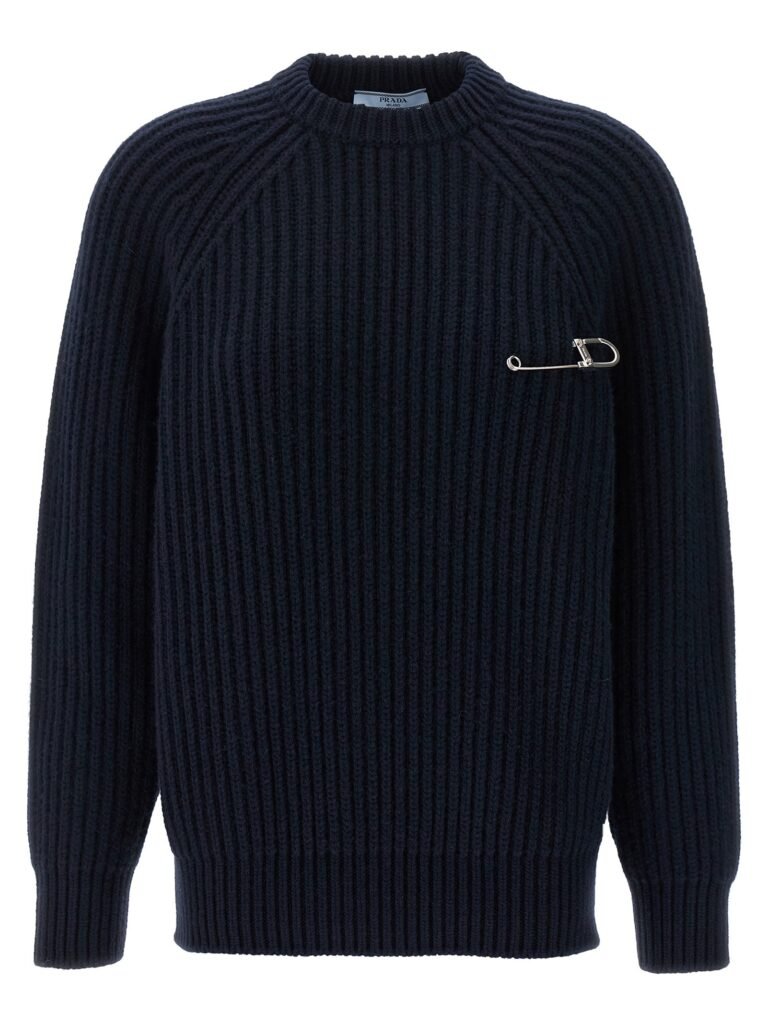 Pin sweater