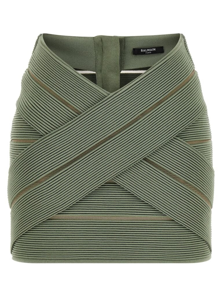 V-shaped waist skirt